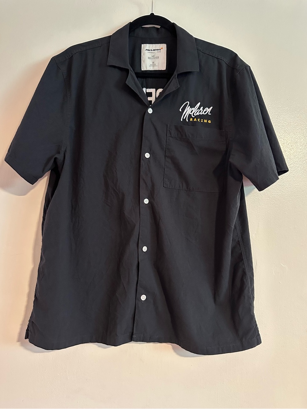 Hollister x McLaren Men's Black Short-Sleeve Button-Up Shirt M